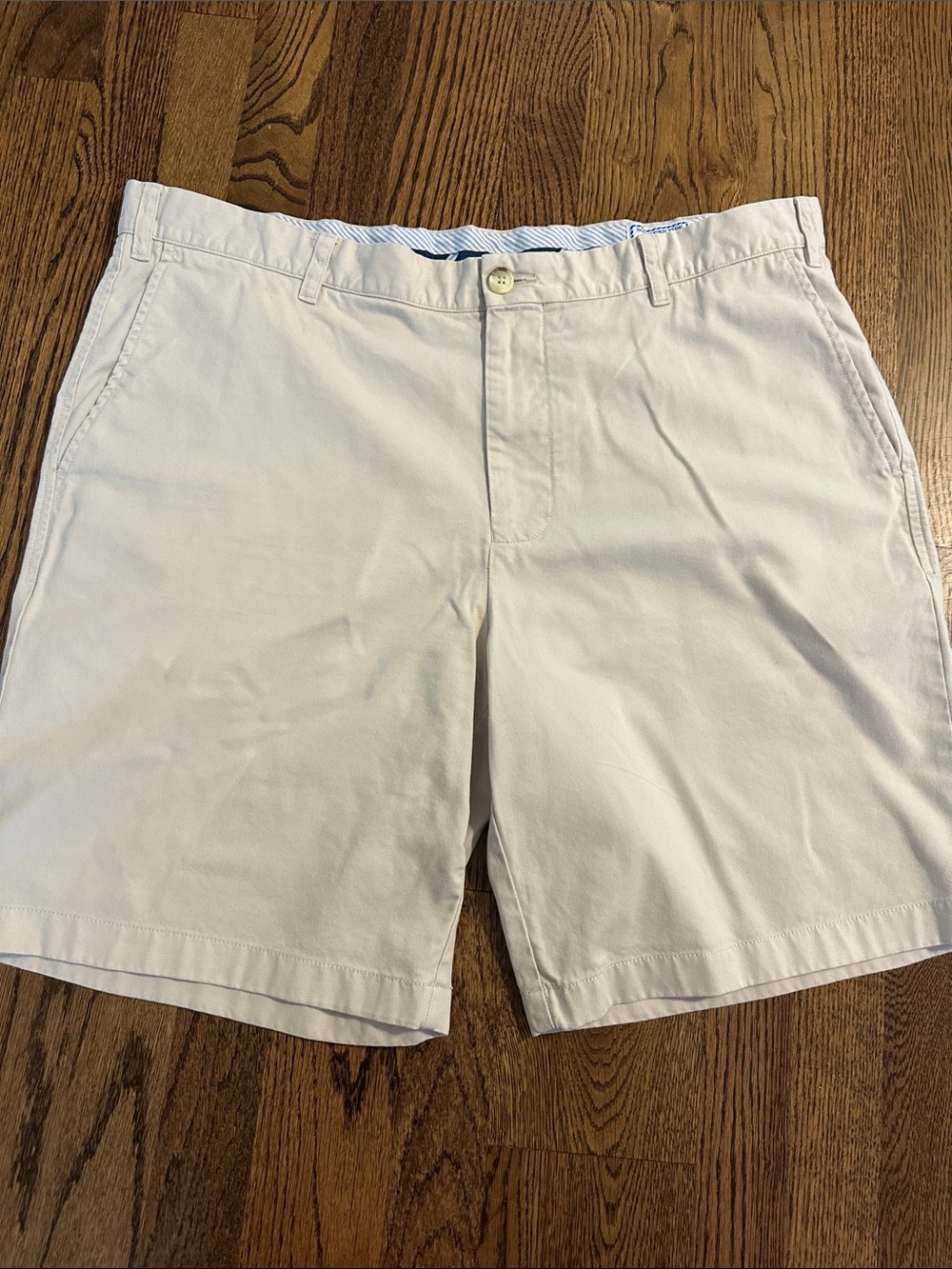 Southern Tide Men's Flat-Front Chino Shorts in Light Beige